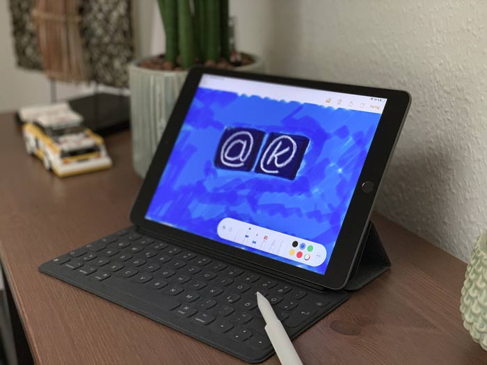Apple iPad mit Stift und Tastatur